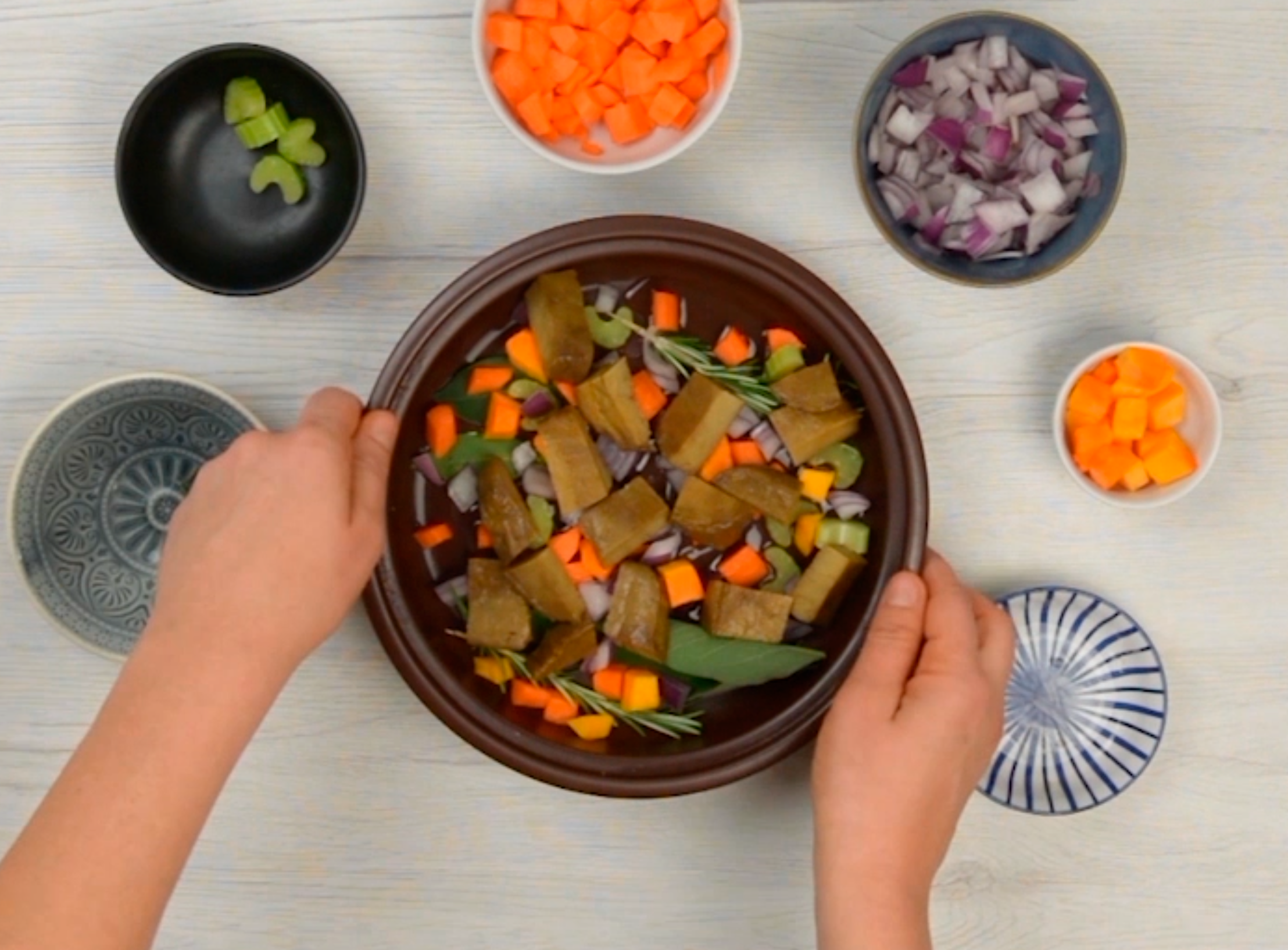 Tajine in Argilla Viola Zisha 22 o 26 cm